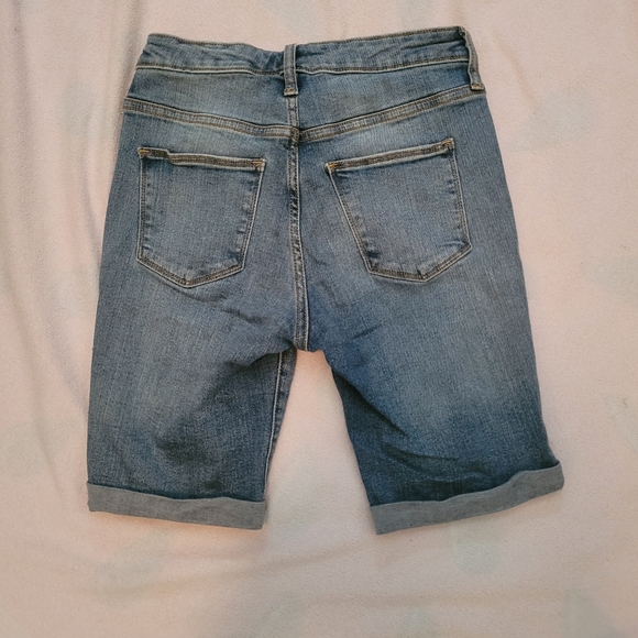 Universal Thread - Picture 2 of 2